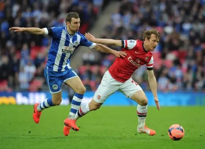 Framed Print : Arsenal's Kim Kallstrom Outwits James McArthur in FA Cup Semi-Final Clash