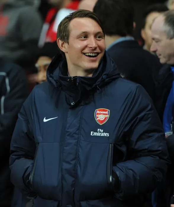 Framed Print : Arsenal's Kim Kallstrom Prepares for Battle against Bayern Munich in UEFA Champions League Framed Print : Arsenal's Kim Kallstrom Prepares for Battle against Bayern Munich in UEFA Champions League