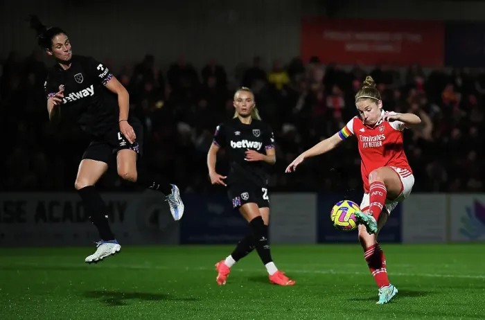 Framed Print : Arsenal's Kim Little in Action: Arsenal Women vs. West Ham United, 2022-23 Barclays WSL