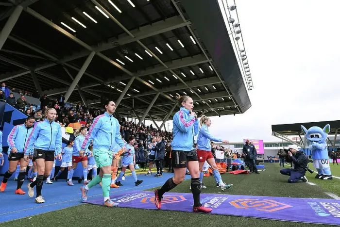 Framed Print : Arsenal's Kim Little Gears Up for Manchester City Showdown in FA Women's Super League