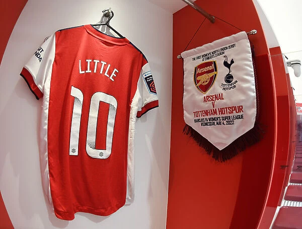 Arsenal's Kim Little Readies for Battle: Pre-Match Preparation vs. Tottenham Hotspur at Emirables Stadium