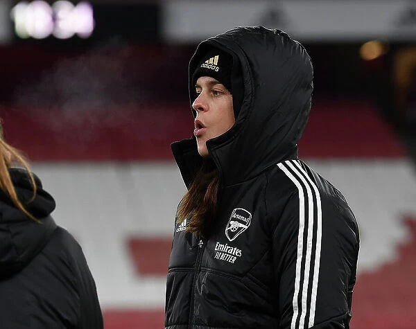 Arsenal's Kim Little: Unwavering Focus and Determination Ahead of Arsenal vs. Olympique Lyonnais - UEFA Women's Champions League (2022-23): A Closer Look at the Midfielder's Pre-Match Ritual