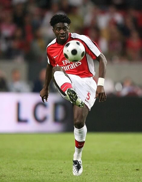 Arsenal's Kolo Toure Leads Team to Amsterdam Tournament Victory: A 3-2 Thriller over Ajax (2008)