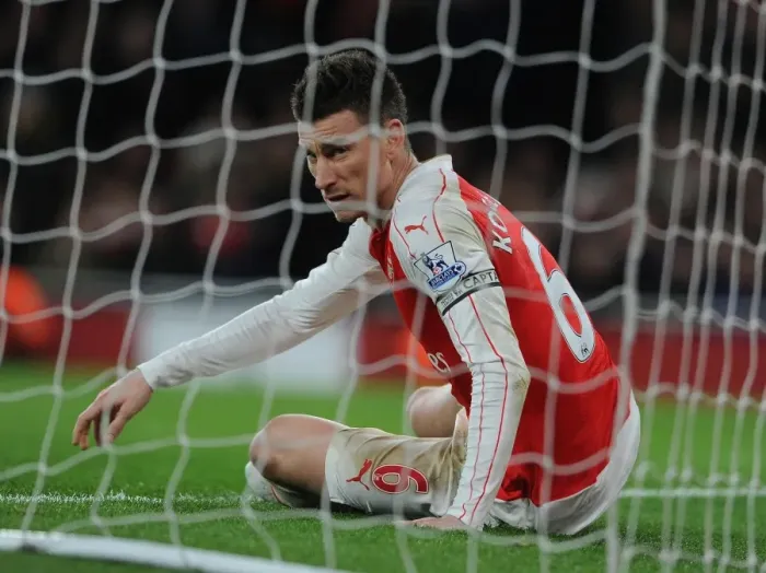 Framed Print : Arsenal's Koscielny in Action: Arsenal vs. Southampton (2015-16) Framed Print : Arsenal's Koscielny in Action: Arsenal vs. Southampton (2015-16)