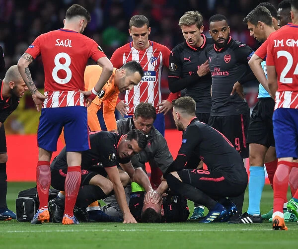 Arsenal's Koscielny Receives Treatment from Team Physio Amid Injury Woes vs Atletico Madrid (2017-18 Europa League Semi-Final)