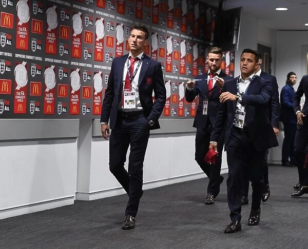 Arsenal's Koscielny and Sanchez Heading to Changing Room before FA Community Shield Match