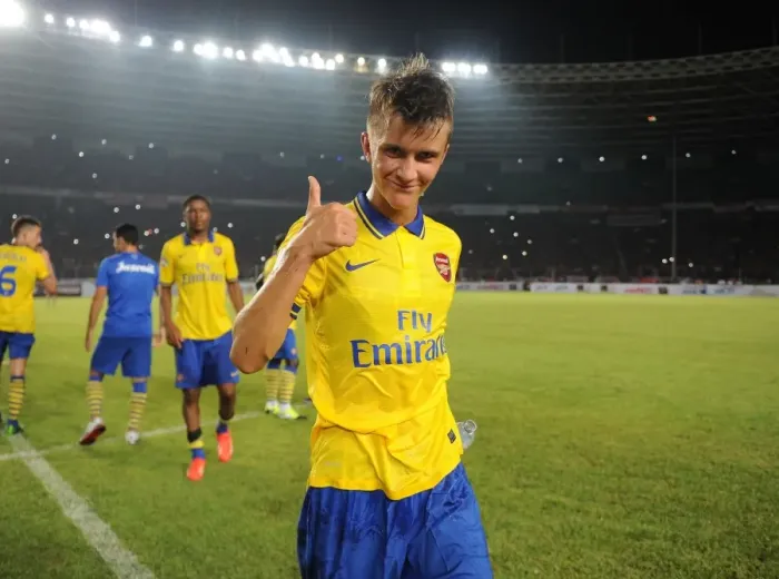 Framed Print : Arsenal's Kris Olsson Celebrates after Indonesia Dream Team Clash (2013-14) Framed Print : Arsenal's Kris Olsson Celebrates after Indonesia Dream Team Clash (2013-14)
