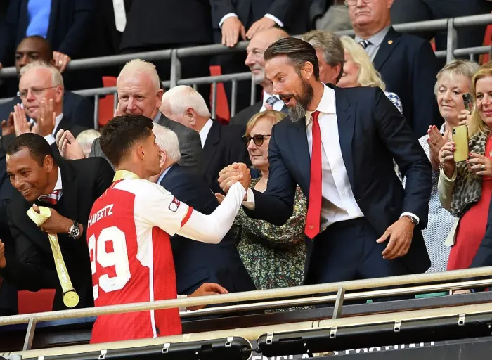Framed Print : Arsenal's Kroenke and Havertz Celebrate Community Shield Victory over Manchester City Framed Print : Arsenal's Kroenke and Havertz Celebrate Community Shield Victory over Manchester City