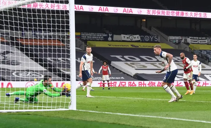 Framed Print : Arsenal's Lacazette Denied by Lloris in Tottenham Showdown (Premier League 2020-21) Framed Print : Arsenal's Lacazette Denied by Lloris in Tottenham Showdown (Premier League 2020-21)