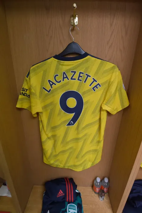 Framed Print : Arsenal's Lacazette Jersey in Sheffield United's Changing Room (2019-20) Framed Print : Arsenal's Lacazette Jersey in Sheffield United's Changing Room (2019-20)