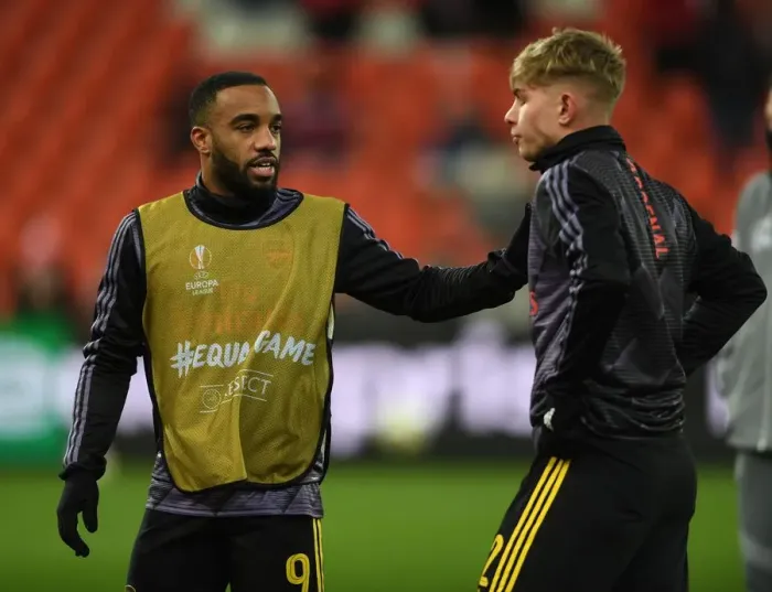 Framed Print : Arsenal's Lacazette and Smith Rowe Discuss Tactics Before Standard Liege Clash (UEFA Europa League, 2019-20)