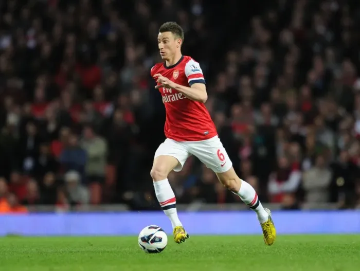 Framed Print : Arsenal's Laurent Koscielny in Action Against Everton (2012-13) Framed Print : Arsenal's Laurent Koscielny in Action Against Everton (2012-13)