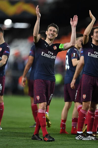 Arsenal's Laurent Koscielny Celebrates with Fans after UEFA Europa League Semi-Final Second Leg against Valencia