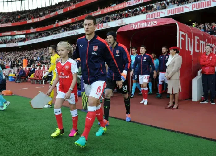 Framed Print : Arsenal's Laurent Koscielny Leads Team Out against Swansea City (2016-17)