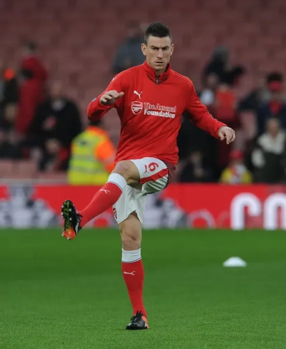 Framed Print : Arsenal's Laurent Koscielny Prepares for Battle Against Stoke City (2016-17) Framed Print : Arsenal's Laurent Koscielny Prepares for Battle Against Stoke City (2016-17)
