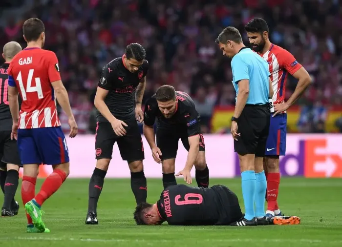 Framed Print : Arsenal's Laurent Koscielny Suffers Injury in UEFA Europa League Semi-Final vs Atletico Madrid