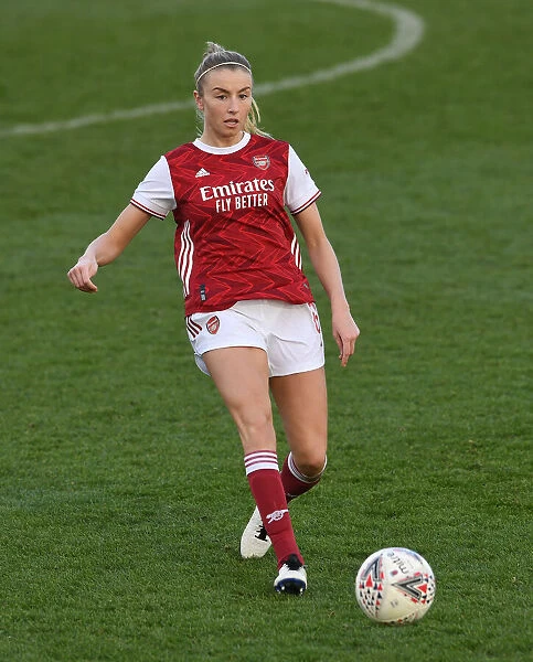 Arsenal's Leah Williamson in Action: Arsenal Women vs. Everton Women, Barclays FA WSL Clash at Meadow Park (2020-21)