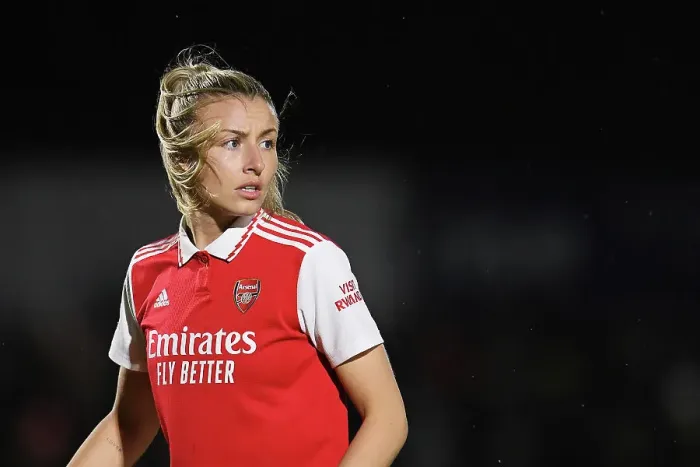 Framed Print : Arsenal's Leah Williamson in Action: Arsenal Women vs. Reading (FA Women's Super League 2022-23)