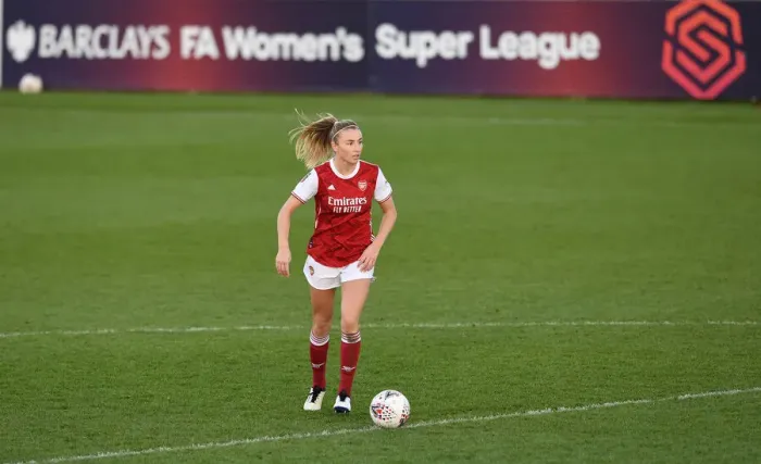 Framed Print : Arsenal's Leah Williamson in Action: Arsenal Women vs Everton Women, FA WSL (2020-21)