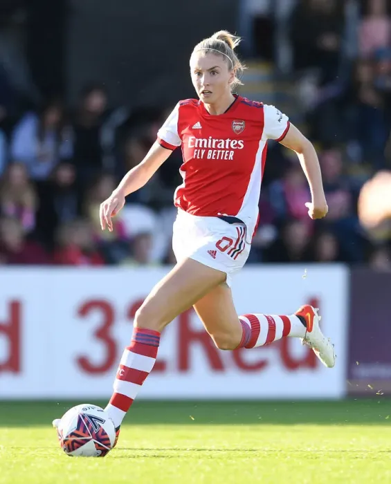 Framed Print : Arsenal's Leah Williamson in Action: Arsenal Women vs Everton Women, FA WSL 2021-22