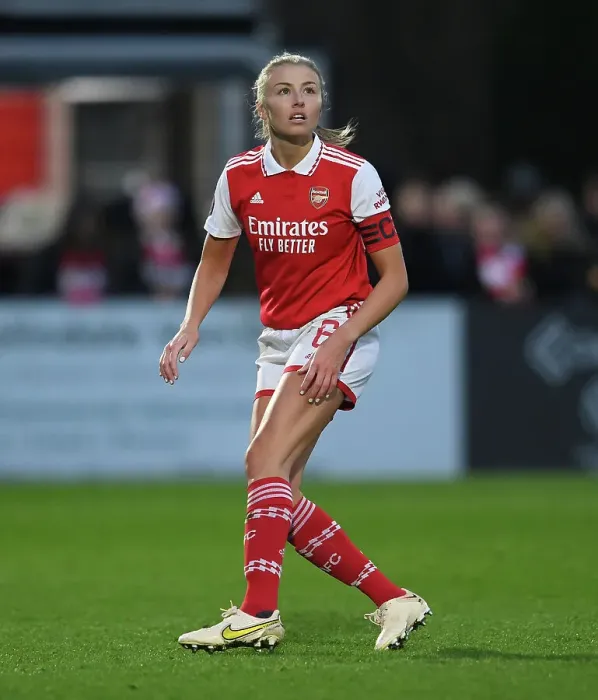 Framed Print : Arsenal's Leah Williamson in Action: Arsenal Women vs Everton Women (FA Women's Super League, December 2022)