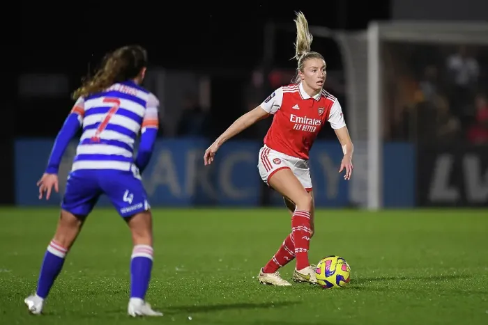 Framed Print : Arsenal's Leah Williamson in Action: FA Women's Super League Match vs. Reading