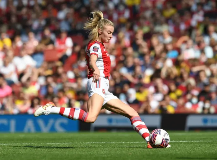 Framed Print : Arsenal's Leah Williamson in Action: FA WSL 2021-22 - Arsenal Women vs. Chelsea Women at Emirates Stadium