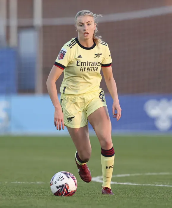 Framed Print : Arsenal's Leah Williamson in Action: FA WSL Clash Against Everton