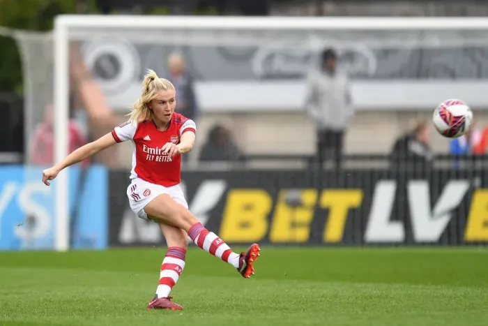 Framed Print : Arsenal's Leah Williamson in Action: Passing in FA WSL Match Against Aston Villa