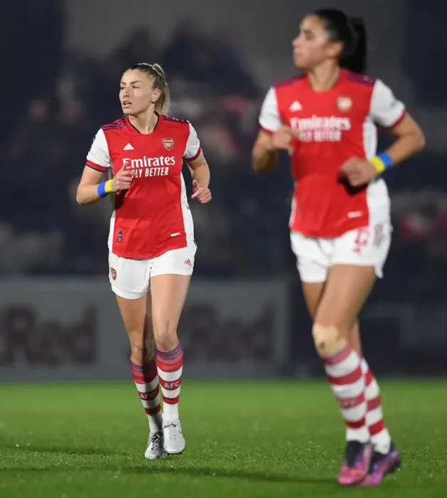 Framed Print : Arsenal's Leah Williamson in Action against Reading Women in FA WSL Match Framed Print : Arsenal's Leah Williamson in Action against Reading Women in FA WSL Match