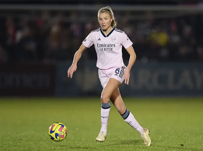 Framed Print : Arsenal's Leah Williamson in Action against West Ham United in FA Women's Super League Clash