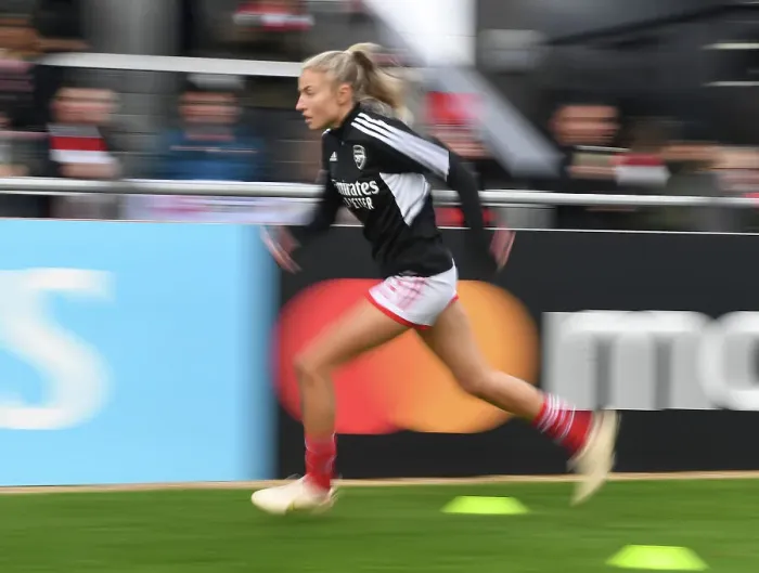 Framed Print : Arsenal's Leah Williamson Gears Up for FA Women's Super League Clash Against Everton