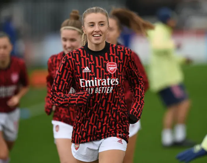 Framed Print : Arsenal's Leah Williamson Gears Up: Arsenal Women vs Chelsea Women, Barclays FA WSL