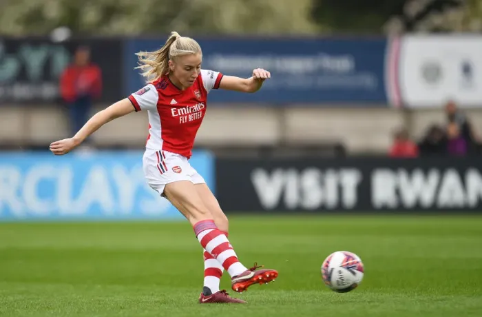 Framed Print : Arsenal's Leah Williamson Serves Up a Pass in Intense FA WSL Clash: Arsenal Women vs Aston Villa Women