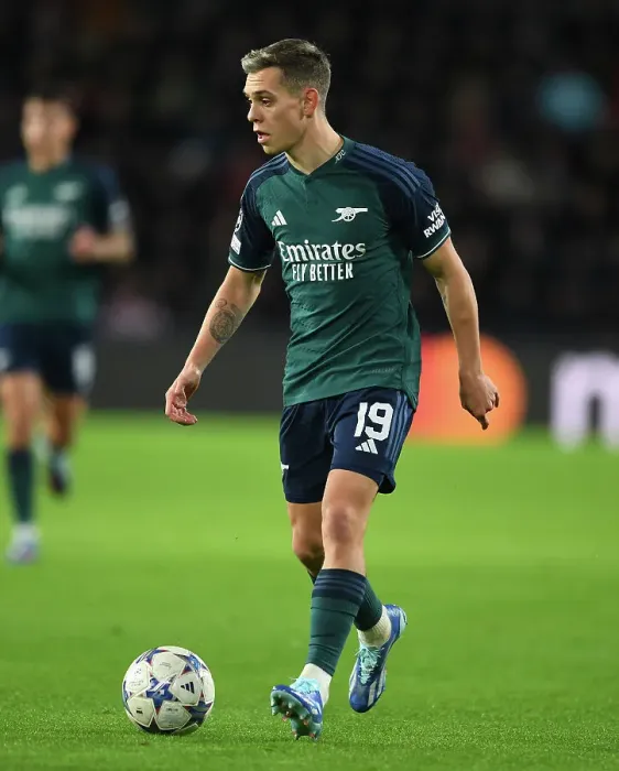 Framed Print : Arsenal's Leandro Rossi Faces Off Against PSV Eindhoven in Champions League Group Stage Clash Framed Print : Arsenal's Leandro Rossi Faces Off Against PSV Eindhoven in Champions League Group Stage Clash