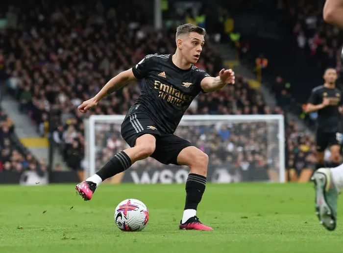 Framed Print : Arsenal's Leandro Trossard in Action against Fulham in Premier League Clash (2022-23)