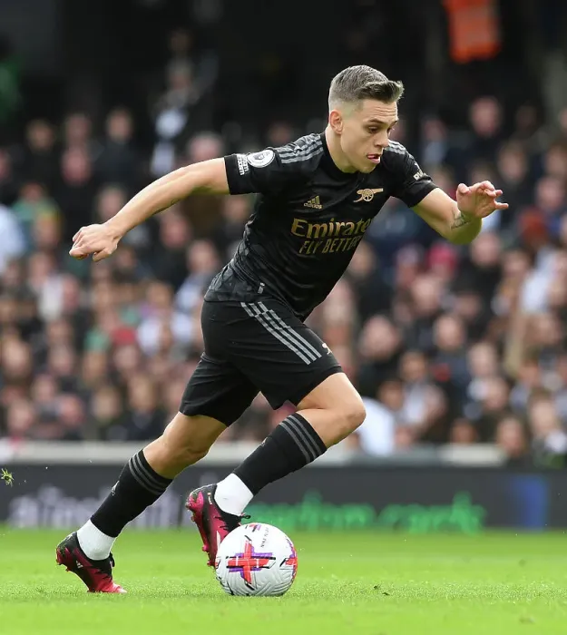 Framed Print : Arsenal's Leandro Trossard in Action: Fulham vs Arsenal (2022-23) Framed Print : Arsenal's Leandro Trossard in Action: Fulham vs Arsenal (2022-23)