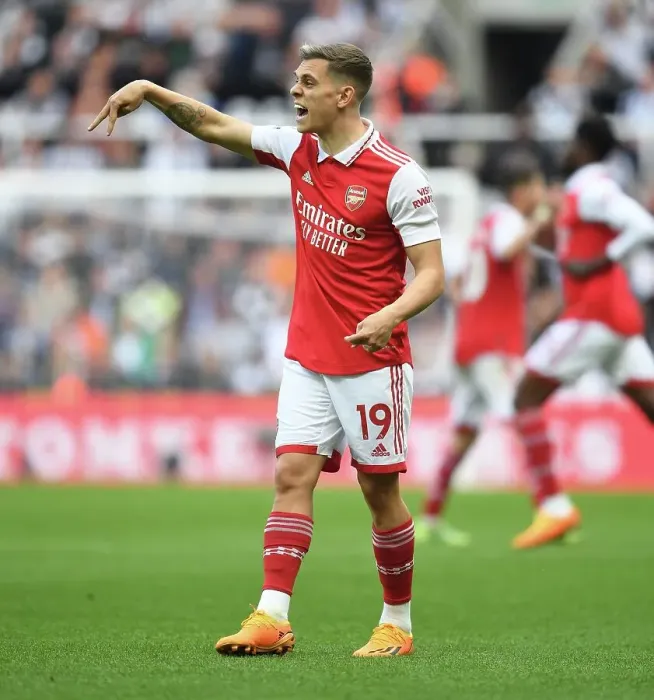Framed Print : Arsenal's Leandro Trossard in Action against Newcastle United - Premier League 2022-23