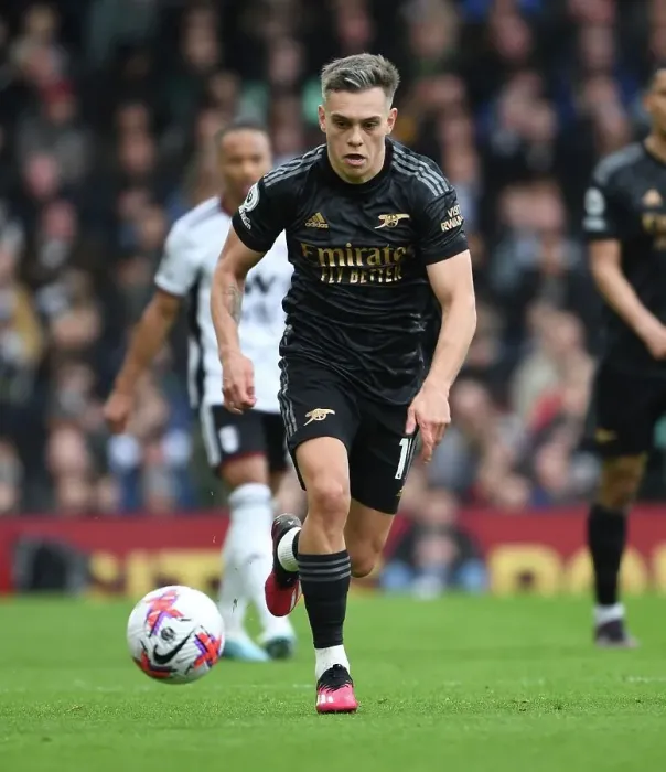 Framed Print : Arsenal's Leandro Trossard in Action: A Premier League Showdown at Fulham (2022-23)