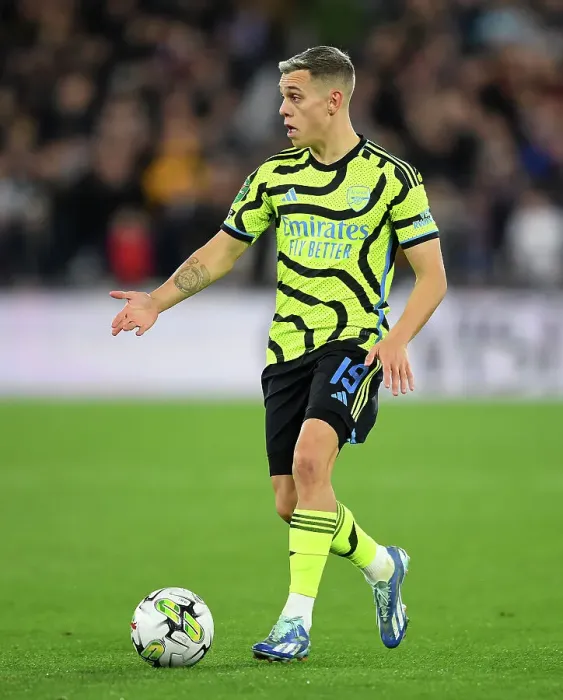 Framed Print : Arsenal's Leandro Trossard in Action against West Ham United in Carabao Cup Fourth Round Framed Print : Arsenal's Leandro Trossard in Action against West Ham United in Carabao Cup Fourth Round