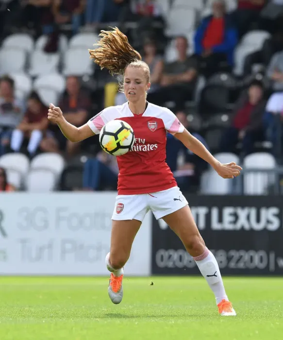 Framed Print : Arsenal's Lia Walti in Action: Arsenal Women vs West Ham United Women (2018-19) Framed Print : Arsenal's Lia Walti in Action: Arsenal Women vs West Ham United Women (2018-19)
