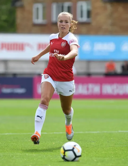 Framed Print : Arsenal's Lia Walti in Action: Arsenal Women vs West Ham United Women (2018-19) Framed Print : Arsenal's Lia Walti in Action: Arsenal Women vs West Ham United Women (2018-19)