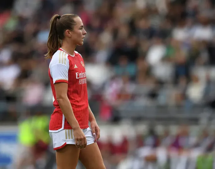 Framed Print : Arsenal's Lia Walti Battles for Possession in UEFA Women's Champions League Clash against Linkopings FC (2023-24) Framed Print : Arsenal's Lia Walti Battles for Possession in UEFA Women's Champions League Clash against Linkopings FC (2023-24)