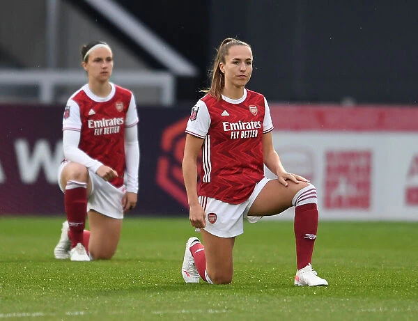 Arsenal's Lia Walti Kneels in Solidarity: FA WSL 2021 Moment at Empty Meadow Park