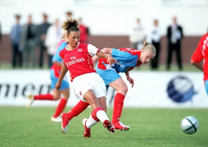 Framed Print : Arsenal's Lianne Sanderson Outshines Rossiyanka's Ksenia Tsybutovich in Thrilling 4:5 WFC UEFA Cup Clash