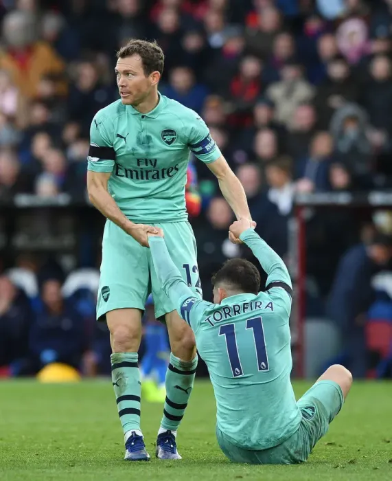 Framed Print : Arsenal's Lichtsteiner and Torreira in Action against Crystal Palace (2018-19) Framed Print : Arsenal's Lichtsteiner and Torreira in Action against Crystal Palace (2018-19)