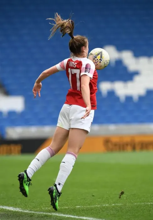 Framed Print : Arsenal's Lisa Evans in Action: Brighton & Hove Albion vs Arsenal Women