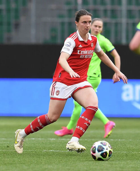 Arsenal's Lotte Wubben-Moy in Action during UEFA Champions League Semifinal vs. VfL Wolfsburg