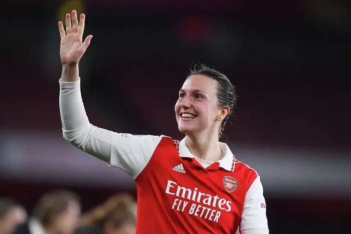 Framed Print : Arsenal's Lotte Wubben-Moy Bids Farewell after Quarter-Final Exit vs Bayern Munich