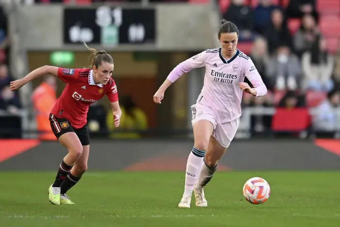 Framed Print : Arsenal's Lotte Wubben-Moy Fends Off Manchester United's Ella Toone in FA Women's Super League Clash Framed Print : Arsenal's Lotte Wubben-Moy Fends Off Manchester United's Ella Toone in FA Women's Super League Clash